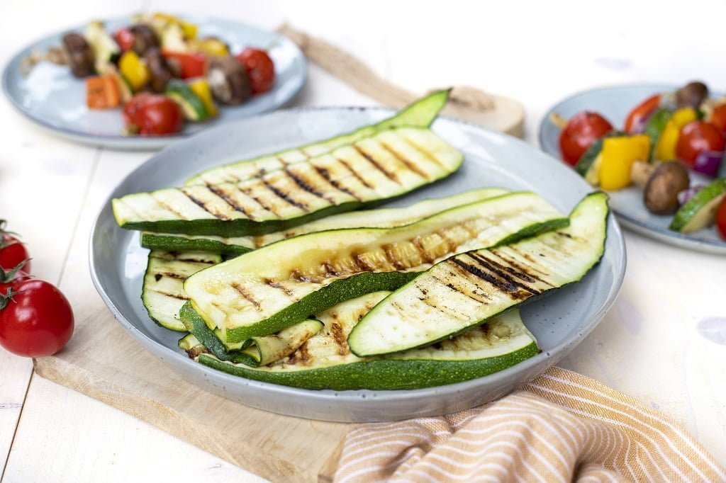 Barbecue gegrilde courgette