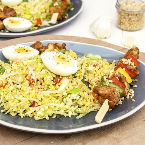 Nasi met kipspiesjes