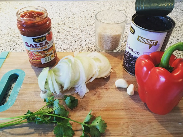 Salsa rijst met zwarte bonen